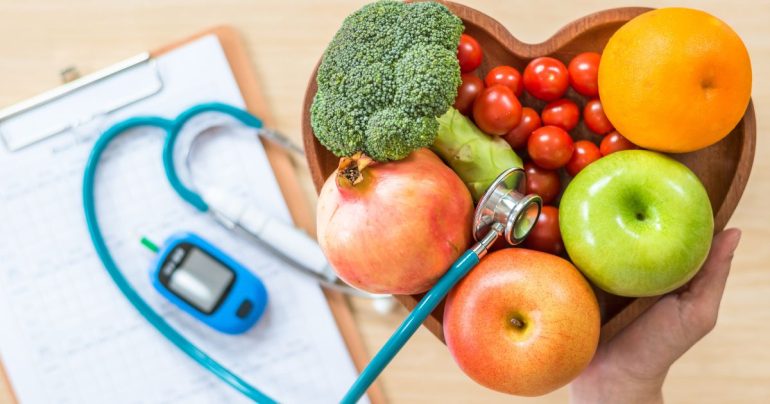 Gestione del colesterolo: frutta da evitare e consigli alimentari