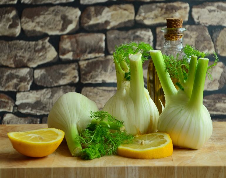 Quali alimenti sono consigliati per aiutare la digestione lenta